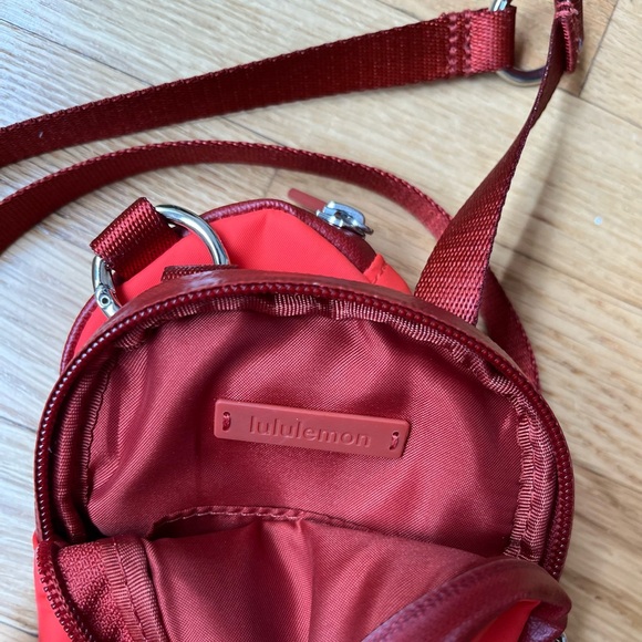 Lululemon Red Crossbody Bag with Pouch - Picture 3 of 3